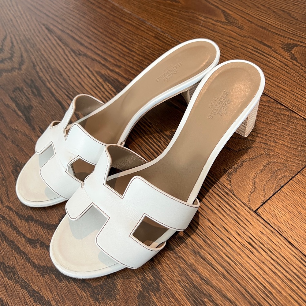 Hermes Oasis in White 36.5